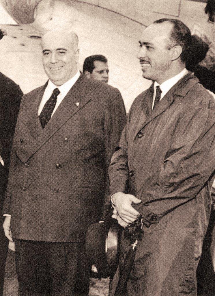 Professor Plinio Corrêa de Oliveira à esquerda e Dr. Adolpho à direita.