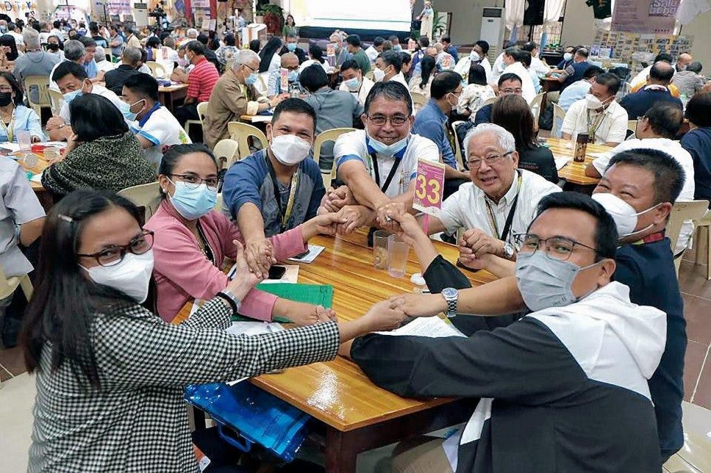 Participantes da Consulta Sinodal Nacional realizada na cidade de Tagaytay, Filipinas, em 4 de julho de 2022.