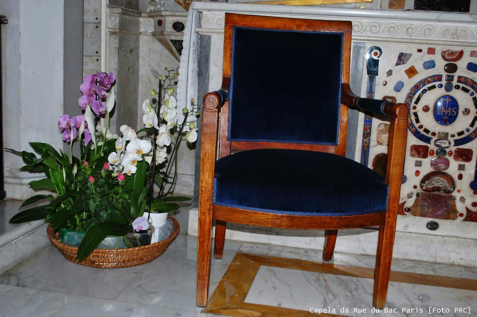 Nesta cadeira Nossa Senhora sentou-se numa das aparições a Sta. Catarina Labouré
