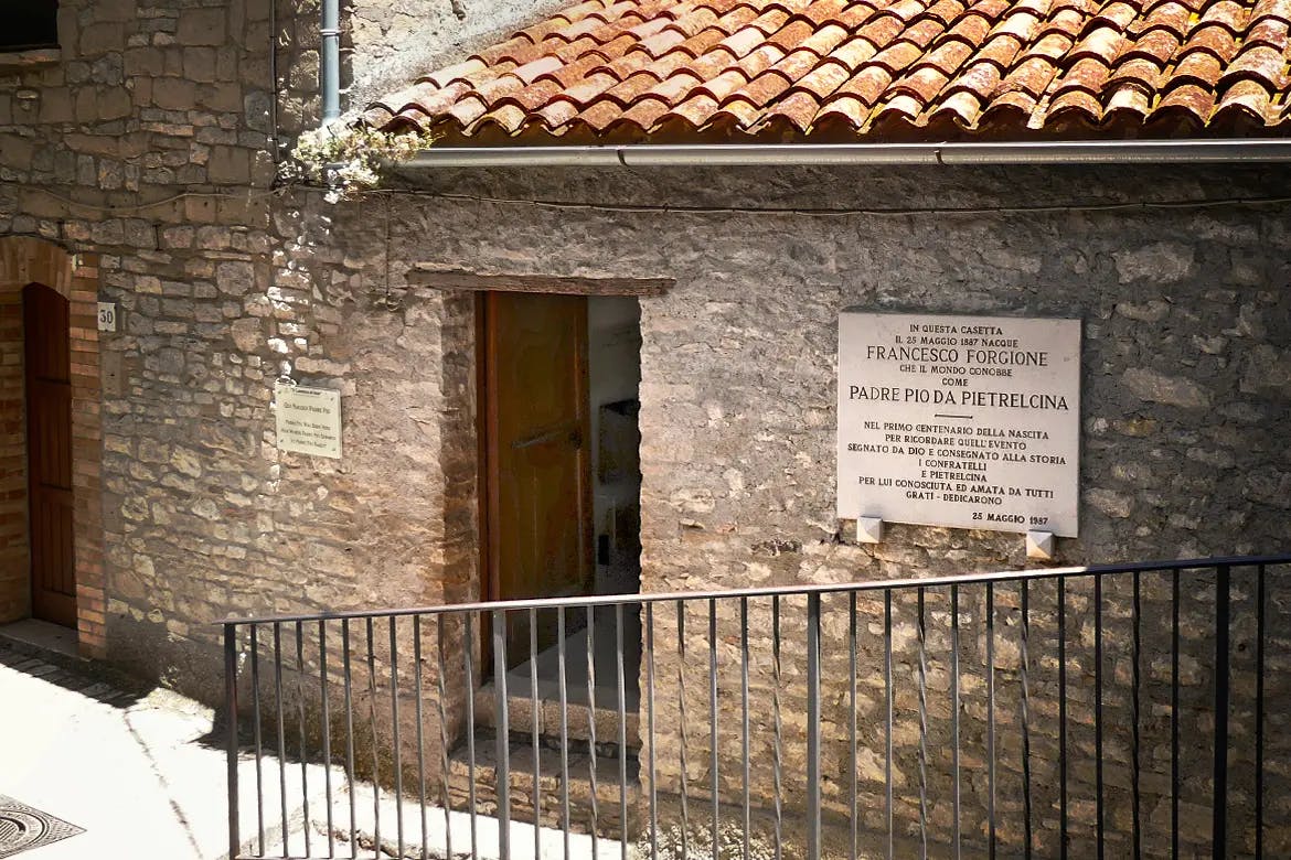 Casa onde o Pe. Pio nasceu