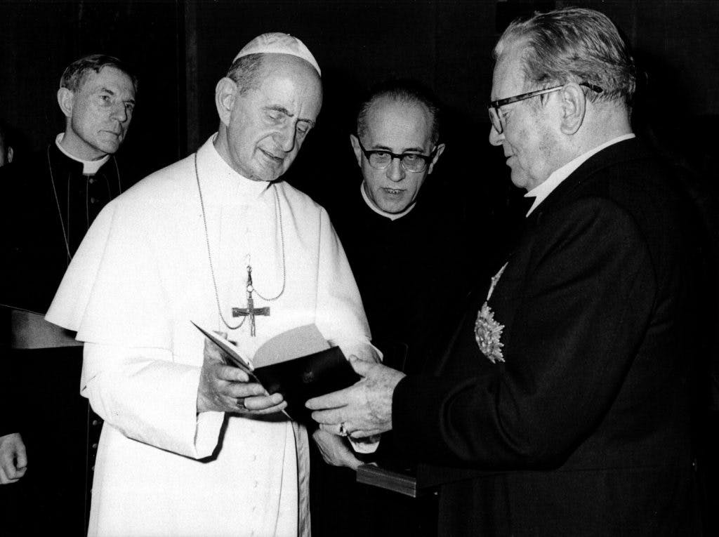 Josip Broz Tito, ditador comunista da Iugoslávia, visita Paulo VI no Vaticano, em março de 1971