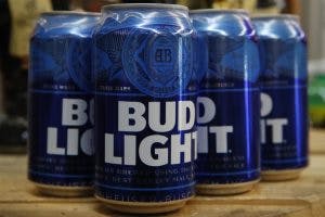 A Budweiser teve um prejuízo equivalente a 30 milhões de reais devida uma campanha publicitária da cerveja Bud Light